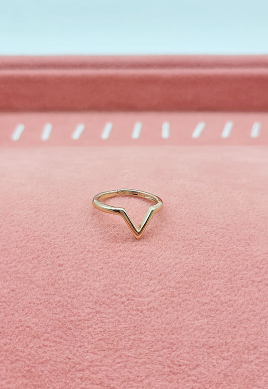 Anillo minimalista V dorado